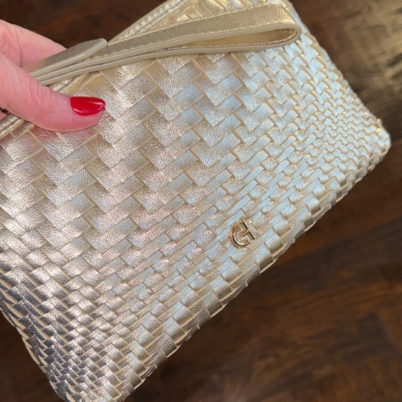 Chic Gold Woven Wristlet Clutch - Picture 5 of 6